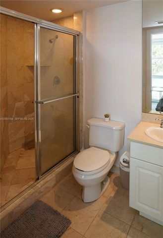 3370 Hidden Bay Dr 213, Aventura, FL 33180