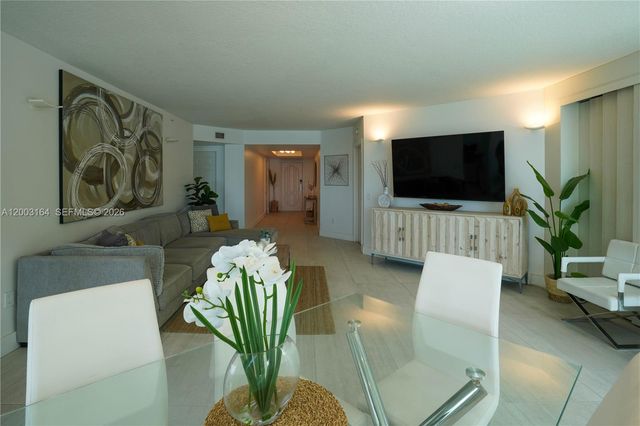 3370 Hidden Bay Dr 213, Aventura, FL 33180