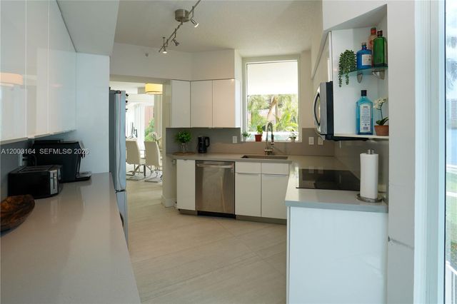 3370 Hidden Bay Dr 213, Aventura, FL 33180