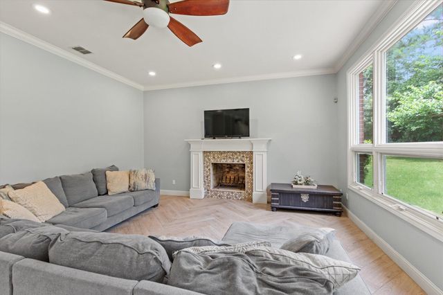 221 Hunters Circle, Longview, TX 75605
