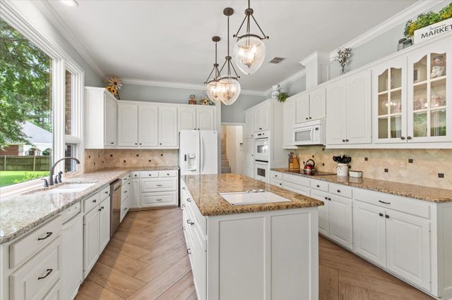 221 Hunters Circle, Longview, TX 75605