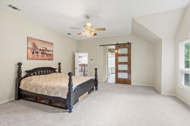 221 Hunters Circle, Longview, TX 75605