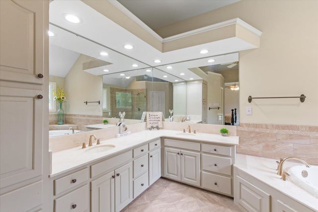 221 Hunters Circle, Longview, TX 75605
