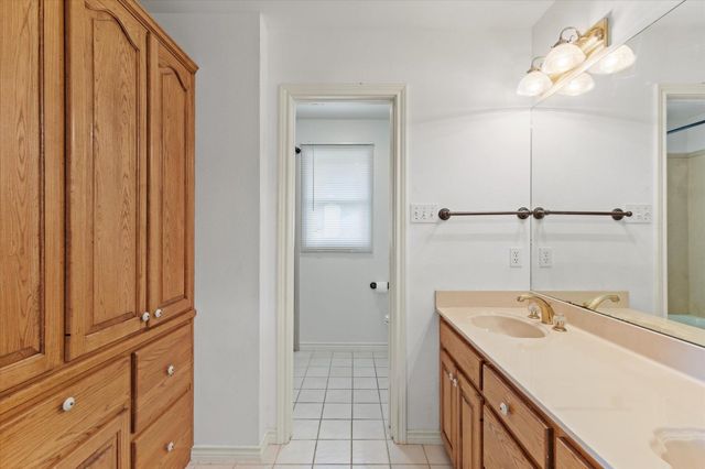 221 Hunters Circle, Longview, TX 75605