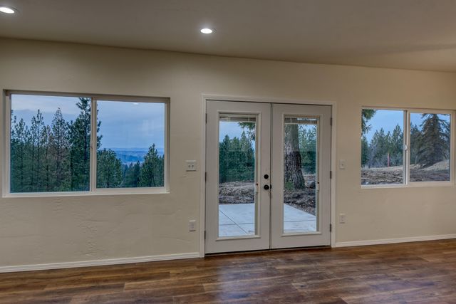 23422 E HENRY Rd Rd, Greenacres, WA 99016
