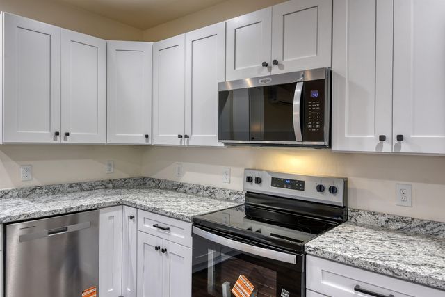 23422 E HENRY Rd Rd, Greenacres, WA 99016