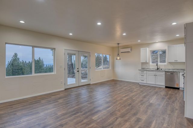 23422 E HENRY Rd Rd, Greenacres, WA 99016