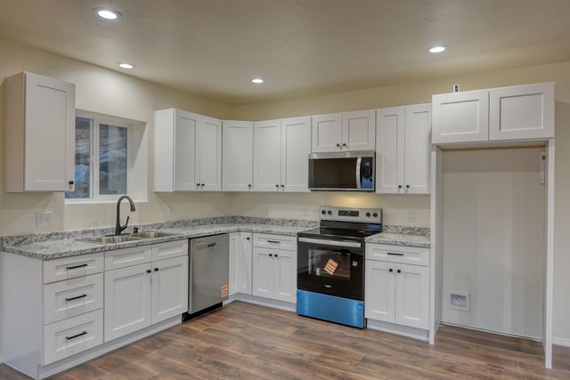 23422 E HENRY Rd Rd, Greenacres, WA 99016