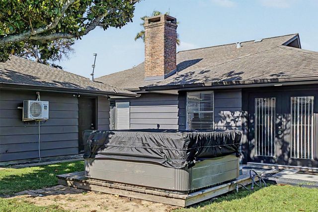 69 Colony Park Circle, Galveston, TX 77551