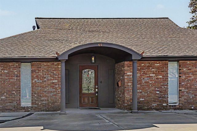 69 Colony Park Circle, Galveston, TX 77551