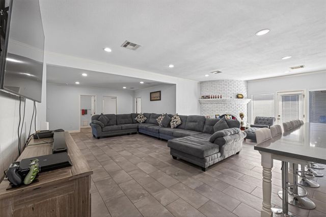 69 Colony Park Circle, Galveston, TX 77551
