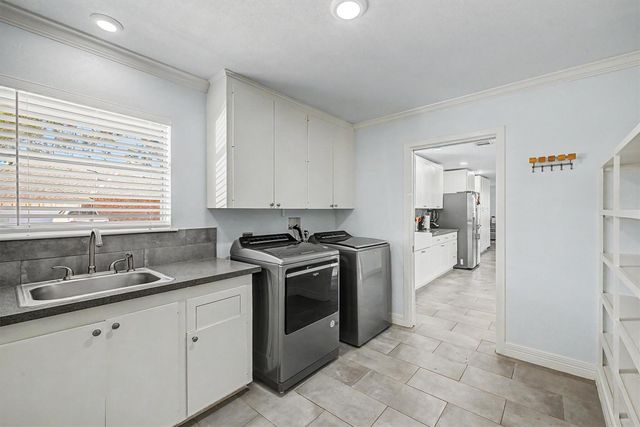 69 Colony Park Circle, Galveston, TX 77551