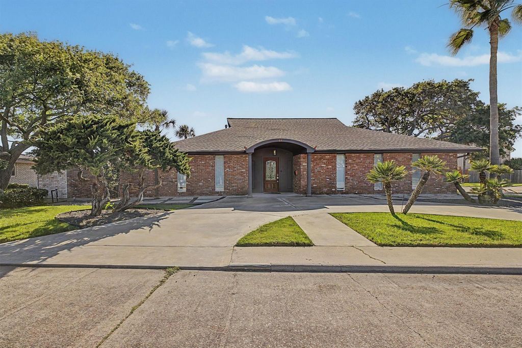 69 Colony Park Circle, Galveston, TX 77551