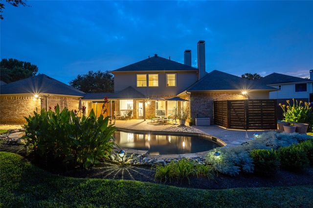 8809 Hedge Row Court, North Richland Hills, TX 76182