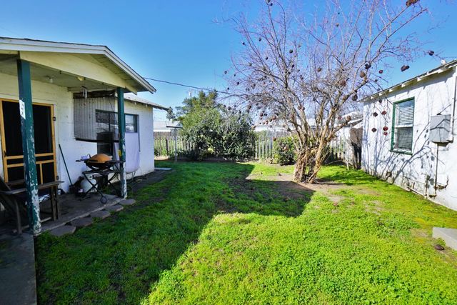 605 E Myrtle Street, Hanford, CA 93230