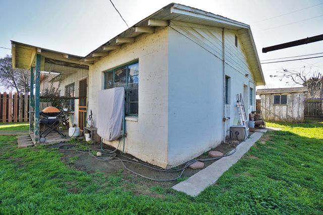 605 E Myrtle Street, Hanford, CA 93230