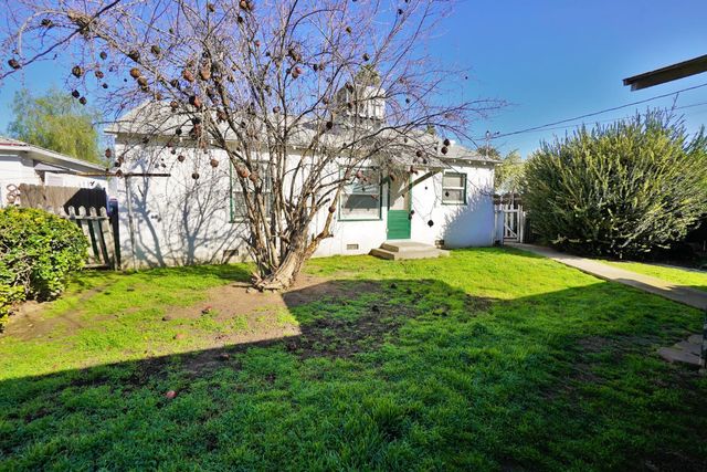 605 E Myrtle Street, Hanford, CA 93230