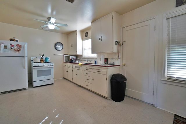 605 E Myrtle Street, Hanford, CA 93230