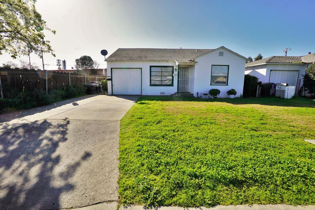 605 E Myrtle Street, Hanford, CA 93230