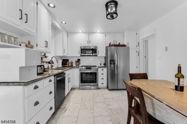 3 Deer Run Cir, Chatham Twp., NJ 07928