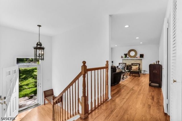 3 Deer Run Cir, Chatham Twp., NJ 07928