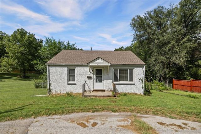 9612 E 31st Street, Independence, MO 64052
