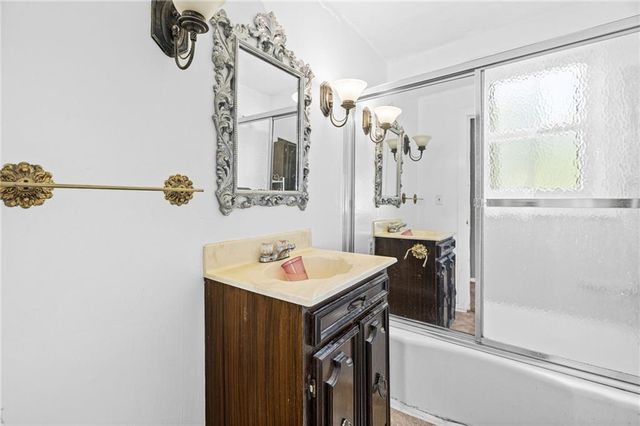 9612 E 31st Street, Independence, MO 64052