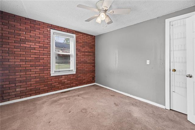 9612 E 31st Street, Independence, MO 64052