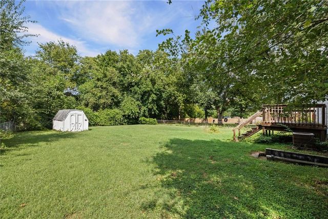 9612 E 31st Street, Independence, MO 64052