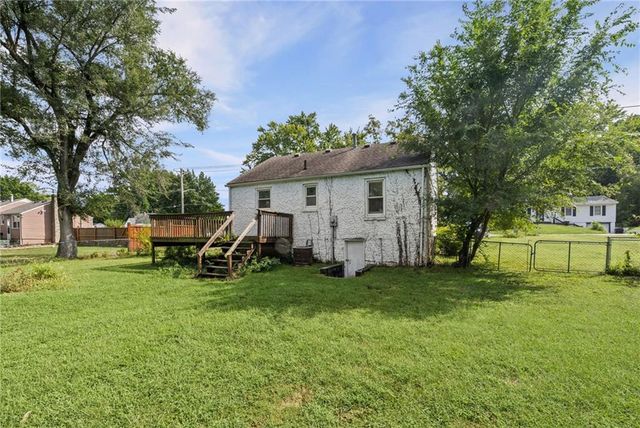 9612 E 31st Street, Independence, MO 64052