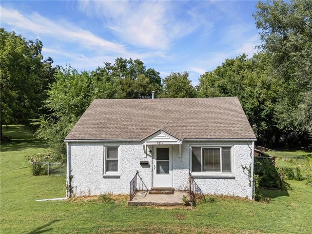 9612 E 31st Street, Independence, MO 64052
