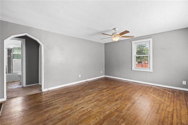 9612 E 31st Street, Independence, MO 64052