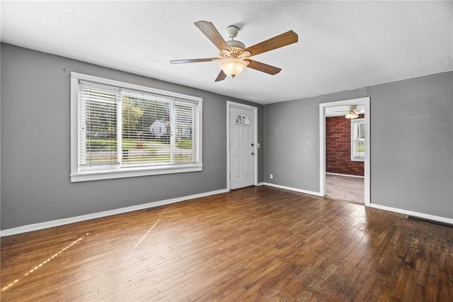 9612 E 31st Street, Independence, MO 64052