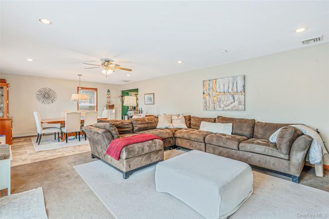 21 Audrey Avenue, Plainview, NY 11803