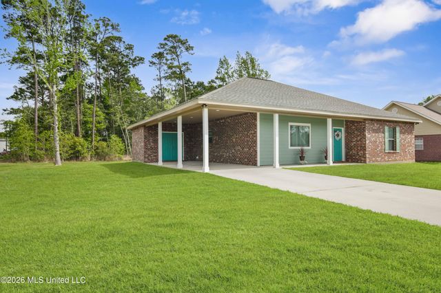 901 8th Street, Waveland, MS 39576