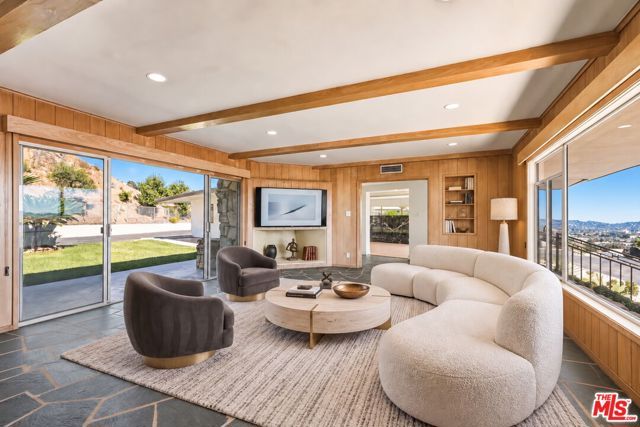 1682 Larco Way, Glendale, CA 91202