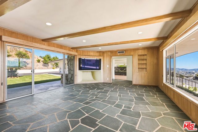 1682 Larco Way, Glendale, CA 91202