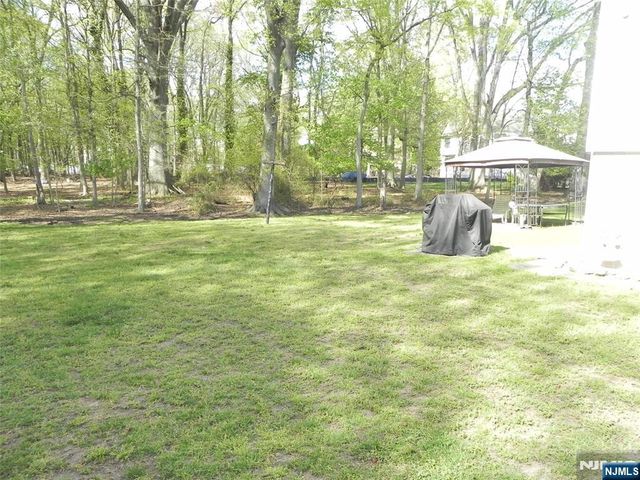 16 Seiler Court, Little Ferry, NJ 07643