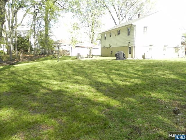 16 Seiler Court, Little Ferry, NJ 07643