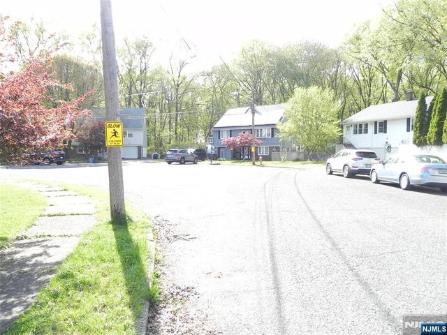 16 Seiler Court, Little Ferry, NJ 07643