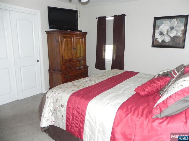 16 Seiler Court, Little Ferry, NJ 07643