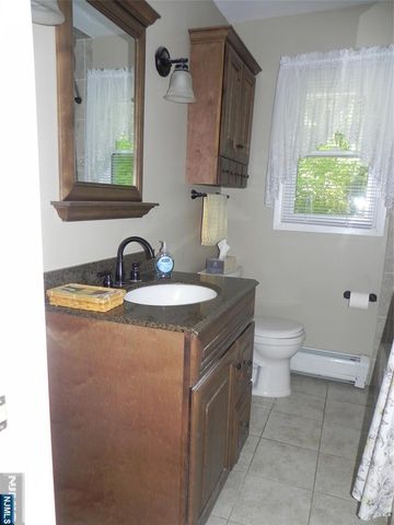 16 Seiler Court, Little Ferry, NJ 07643