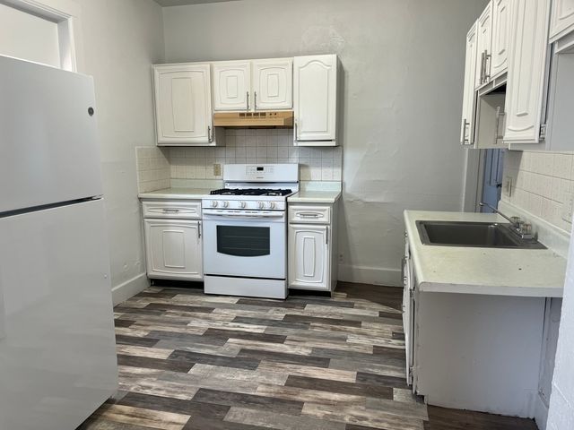 404-406 E Prospect Terrace, Freeport, IL 61032