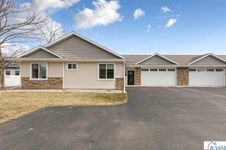 3072 Prairie Rose Drive, Mankato, MN 56001