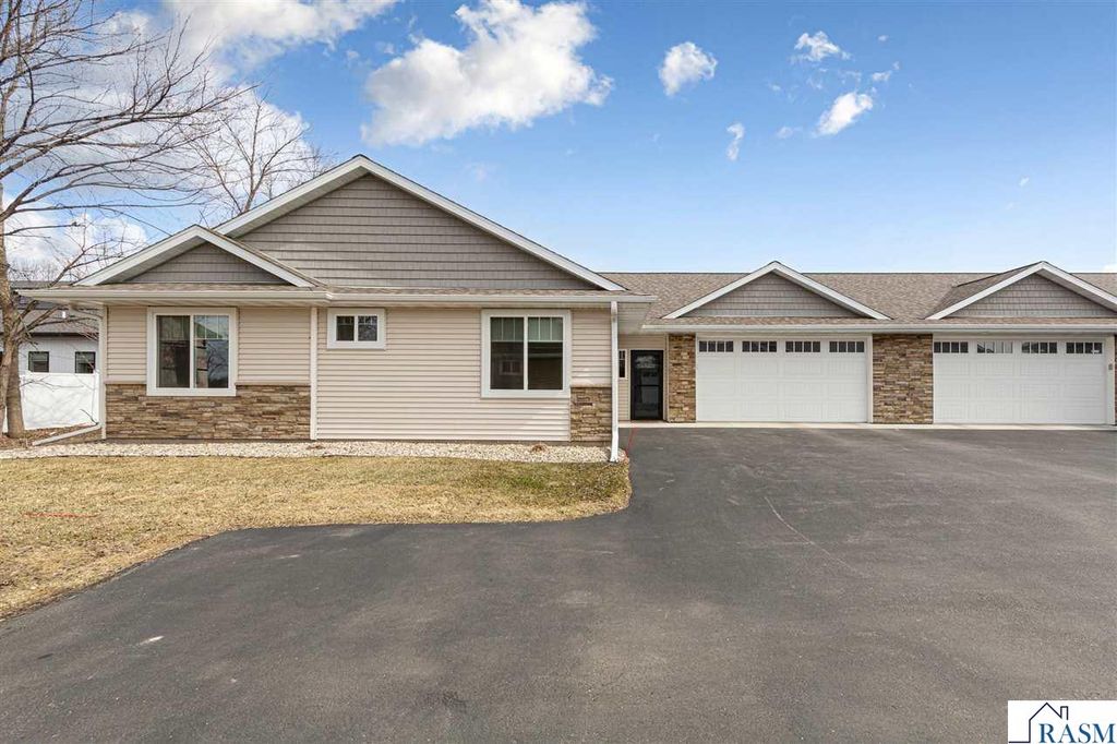 3072 Prairie Rose Drive, Mankato, MN 56001