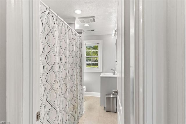 8605 Guinea RD, Hayes, VA 23072