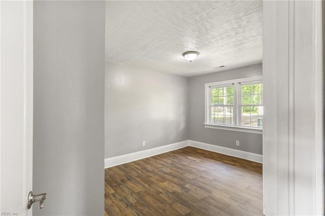 8605 Guinea RD, Hayes, VA 23072