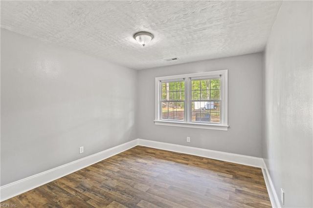 8605 Guinea RD, Hayes, VA 23072