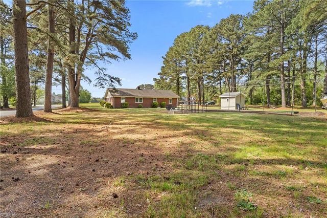 8605 Guinea RD, Hayes, VA 23072