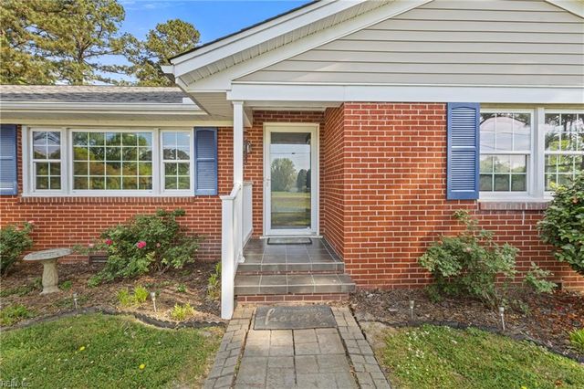 8605 Guinea RD, Hayes, VA 23072